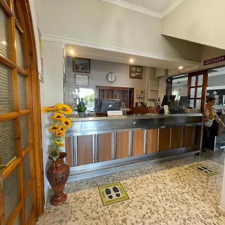 El Faisan C&r Hotel